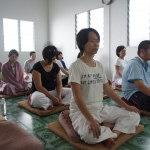 dsc03835a1 学员们在坐禅。